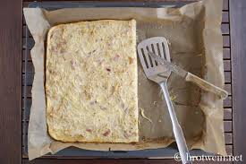 Mit zucker und mandeln bestreuen. Hefeboden Mit Wenig Hefe Fur Herzhafte Kuchen Vom Blech Zwiebelkuchen Brotwein