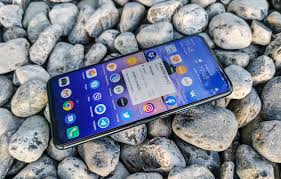 Той е с размери 163.5 x 77.3 x 8.8 мм и тегло 196.8 гр. Huawei P Smart Z Review Bezel Less Screen And A Pop Up Camera