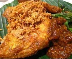 Sebenarnya cara membuat ayam penyet itu sangatlah mudah sekali, mengingat kuliner satu ini pada dasarnya hanya terdiri dari daging ayam yang disiram dengan sambal pedas di atasnya. Resepi Ayam Penyet Lembut Resepi Merory Sedap Betul