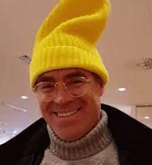 Yellow Hat Mutze Gif Yellowhat Mutze Schlumpf Discover Share Gifs Yellow Hat Winter Hats Animated Gif