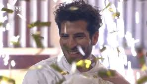 El chef venezolano armando mundaraín se convirtió en el nuevo ganador del concurso de cocina televisado a konyhafőnök, la versión húngara del show masterchef. Armando A 2020 As Konyhafonok Gyoztese Mar Azt Is Tudja Mihez Kezd A 10 Millios Nyeremennyel Szmo Hu