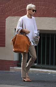 Sep 04, 2020 · looking back, the '90s feels like a golden era—the game boy! Zoe Kravitz Rides The New York Subway In Style Vogue