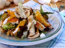 Nessuna cottura per questo contorno che profuma d'estate, e vera sorpresa a tavola nei lunghi mesi d'inverno. Insalata Di Pollo Con Arancia Funghi E Noci Trenette Pennette
