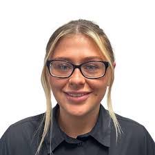 Kim Gratton's Instagram, Twitter & Facebook