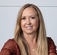 Lori Hillman's Instagram, Twitter & Facebook