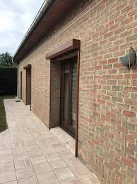 Solution De Securisation De Votre Maison Pour Les Vacances Pose De Volets Roulants Motorises Avec Programmateur Maisons Exterieures Maison Volet Roulant