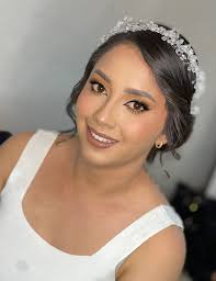 Una linda novia👰🏻‍♀️💄 (Varios tipos de luz)💕💍