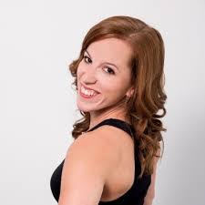 Dee Robb's Instagram, Twitter & Facebook