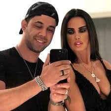 Dacă vă plac vlogurile mele, nu uitați să apăsați pe butonul de like și să vă abonați pentru informații in premiera ! Oana ZÄƒvoranu Din Nou In TandreÈ›uri Cu SoÈ›ul Ei Alex Ashraf