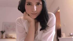 KONSTRUKSI PEREMPUAN DALAM IKLAN AXE BATTLE: PEREMPUAN SEBAGAI MEDIATISASI  AXE BATTLE 2014