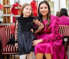 Oana roman a fost prezenta in platoul unei emisiuni tv si a facut marturisiri neasteptate. Oana Roman Nu Mai DivorÈ›eazÄƒ Mesajul Pentru Marius Elisei A LÄƒsat Pe ToatÄƒ Lumea Cu Gura CÄƒscatÄƒ Vedete Libertatea Pentru Femei Oana Roman È™i Marius Elisei S Au ImpÄƒcat Ce I Transmite Vedeta