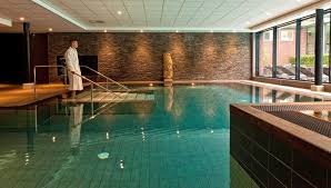 Meerdere brandweerwagens kwamen ter plaatse. Sauna In Soesterberg Staat Na Jaar Op Omvallen Amersfoort Ad Nl