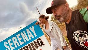 Evli sevgilisi serenay'ı terk etti! Gunun Takip Haberi Cem Yilmaz Eski Sevgilisi Serenay Sarikaya Yi Takibi Birakti Magazin Haberleri Ntv