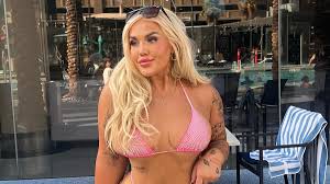 How obese influencer lost more than 150lbs to become a buff bombshell with  muscles and a six pack | Daily Mail Online