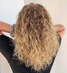 50 Gorgeous Perms Looks Say Hello To Your Future Curls Permed Hairstyles Perm Curls Medium Hair Styles