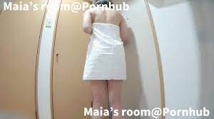 配達員の前でタオルを落としてしまいました【隠し撮り】露出 - Pornhub.com
