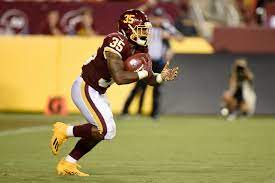 How can i meet my favorite football team? Un8pxigoisyxmm