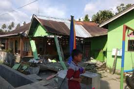 Gempa yang terjadi pada pukul 01.00 wita. Satu Rumah Di Mamuju Roboh Akibat Gempa Antara News