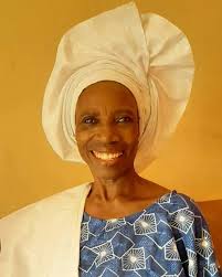 Meine Mutter ist gastfreundlich, begeistert und eine selbstlose Geberin.  Sie wird heute 70 und ich möchte sie feiern und ehren. MAI GRACE IN DER  OBEN...