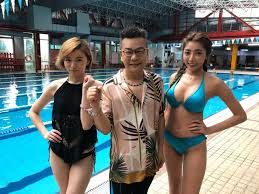 Jun 04, 2021 · 現在疫情嚴峻，王瞳忙拍《多情城市》謹慎防疫，同時也幫忙宣傳老公艾叻沙生意，她透露老公艾成會在家直播，有時候開放粉絲點歌，有時候下廚做艾叻沙或肉骨茶料理，非常熱鬧，只是有一次她不知道艾成正準備要直播，她剛洗完澡差點只穿內褲就出來，嚇到趕緊回浴室穿好。 çç³é æ­¤äºæ±å§»ç·£æ²çç³ç®ç¹é©å å®èäº æ'çä¸­æå¨æ¨ ç¿»ç