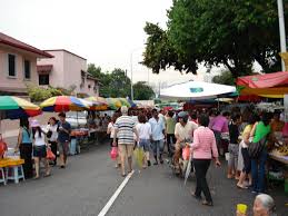 A pasar malam is a street market in indonesia, malaysia, brunei and singapore that opens in the evening, usually in residential neighbourhoods. Pasar Malam Agashi Flickr