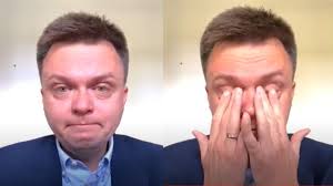 Jego polityczna szarża zaskakuje nawet politologów. Szymon Holownia Placze W Trakcie Przemowienia Papilot