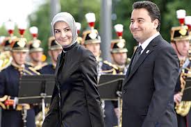 Ali̇ babacan'in eşi̇ zeynep babacan i̇le tanişmasi : Global Leaders Celebrate Bastille Day Gallery Al Jazeera