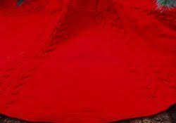 >snowflake tree skirt and stocking. Knit Your Own Christmas Tree Skirt Allfreeknitting Com