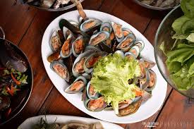 Salam jumaat semua followers d'kayangan grill and steamboat shah alam kita ambik berkat hai jumaat, jgn lupa guys @dkayangansteamboat open for delivery takeaway. Food Review The Best Steamboat Bbq Buffet D Kayangan In Selangor Azwar Syuhada