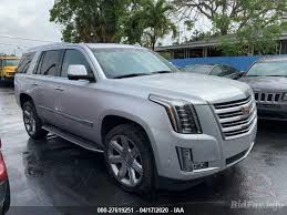 Find out why the 2019 cadillac escalade is rated 6.4 by the car. Cadillac Escalade Luxury 2019 Silver 6 2l Vin 1gys3bkj9kr270600 Free Car History