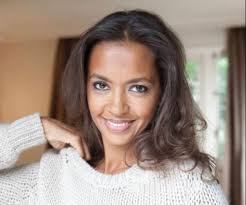 Karine le marchand (born karine mfayokurera, 16 august 1968 in nancy), is a french television host. Karine Le Marchand Rayonnante Au Naturel Les Internautes Valident