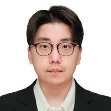 Denis Tran's Instagram, Twitter & Facebook