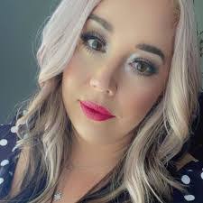 Alicia Benton's Instagram, Twitter & Facebook