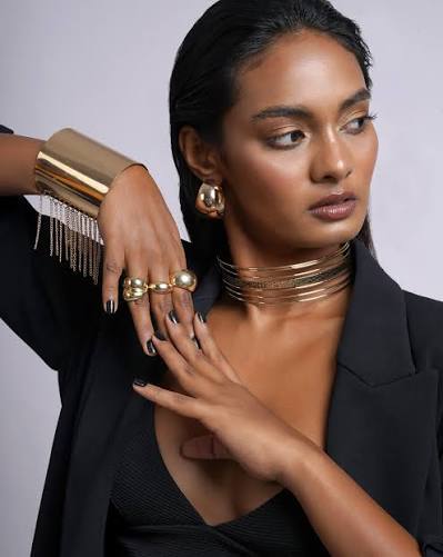 Wear the kind of shimmer that never goes unnoticed. ✨ . . . [Liquid Gold  Collection, liquid gold jewellery, gold jewellery, statement jewellery,  molten gold, gold accessories, women's jewellery, fashion jewellery,  everyday