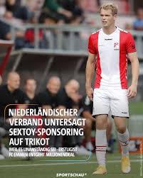 Finden sie hier traueranzeigen, todesanzeigen und beileidsbekundungen aus ihrer tageszeitung oder passende hilfe im trauerfall. Sportschau On Twitter Mehr Als Eine Halbe Million Euro Hatte Der Niederlandische Erstligist Fc Emmen Pro Saison Von Hauptsponsor Easytoys Bekommen Fur Den Klub Ein Wichtiger Deal Doch Der Verband Will Das