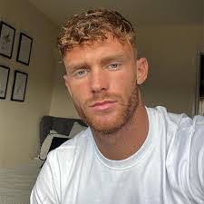 Tanner Weekley's Instagram, Twitter & Facebook