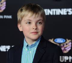 Photo: Bryce Robinson arrives for the "Valentine's Day" premiere in Los  Angeles