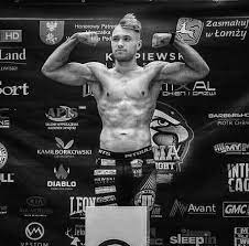Zwycięzca 1 turnieju wotore mistrz polski 2018 amatorskiej ligi mma, 93kg. Facebook