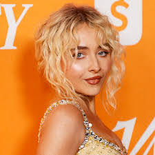 Veronica Dye's Instagram, Twitter & Facebook