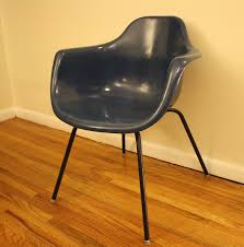 Mid Century Modern Fiberglass Shell Chair By Krueger Fiberglass Shell Chairs Mid Century Modern House Shell Chair