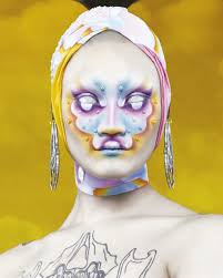 Subverter a beleza convencional é a onda da vez no Instagram