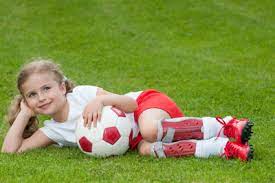 Die studie von women in sport zeigt, dass nur 48 % der mädchen im alter von 13 bis 16 einmal wöchentlich einen mannschaftssport betreiben, im vergleich zu jungen mit 68 %.(3) tatsächlich hören sehr viele mädchen vor allem als teenagerinnen auf, sport zu machen. Ideale Sportarten Fur Madchen So Finden Sie Die Passende Freizeitaktivitat Fur Ihre Tochter