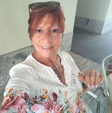 LE PERSONE FARO DELL'AMORE ✨❤️ Ci sono persone che non ti salvano, ma ti  illuminano. Non ti trascinano, ma ti guidano. Non ti cambiano, ma ti  aiutano a vederti meglio. L'amore vero