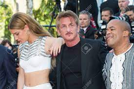 Jetzt 30 tage kostenlos testen! Cannes France May 20 Adele Exarchopoulos Sean Penn Hopper Stock Photo Picture And Royalty Free Image Image 87825178