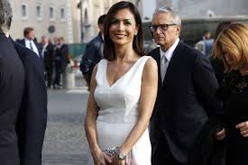 Ieri è nata al policlinico gemelli di roma vittoria ruben, la figlia di mara carfagna e il compagno alessandro ruben. Mara Carfagna Lei Proviene Dal Nostro Sud Una Realta Territoriale Che Conosce Bene Controcopertina Com