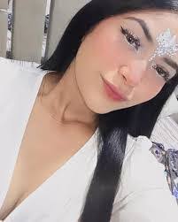 Elizabeth Navas's Instagram, Twitter & Facebook