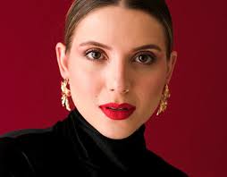 Julia Martins Projects :: Photos, videos, logos, illustrations and branding  :: Behance