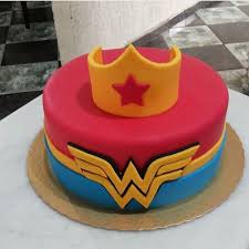 Bolo Mulher Maravilha De Pasta Americana By Cakesju Bolo Mulher Maravilha Bolo Bolos De Aniversario Menina