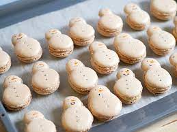 a baked creation snowmen macarons クリスマスフード 食べ物のアイデア 雪だるま クッキー