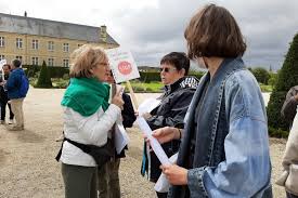 .au pass sanitaire et à la vaccination obligatoire, ont défilé à paris en scandant liberté, liberté, à bas la dictature ou contre le pass sanitaire. Rassemblement Contre L Obligation Du Masque A Caen Seule Une Trentaine De Personnes Manifestent Ce Samedi Liberte Caen
